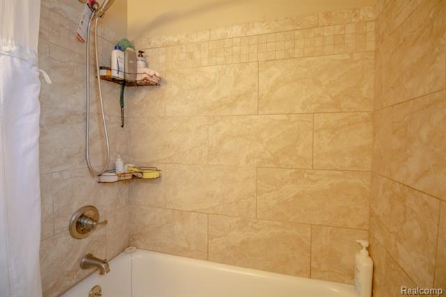 Builiding view twenty one for 20000 Lancaster, Harper Woods, MI. 48225