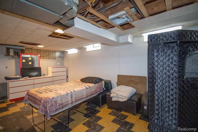 Builiding view twenty seven for 20000 Lancaster, Harper Woods, MI. 48225