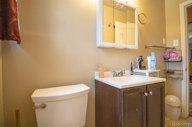 Builiding view twenty for 20000 Lancaster, Harper Woods, MI. 48225