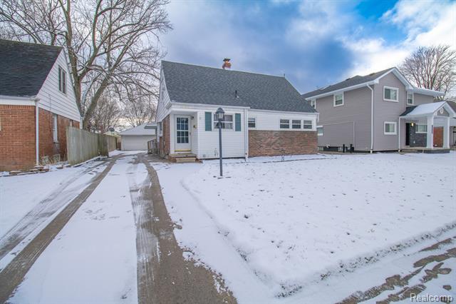 Builiding view two for 20000 Lancaster, Harper Woods, MI. 48225