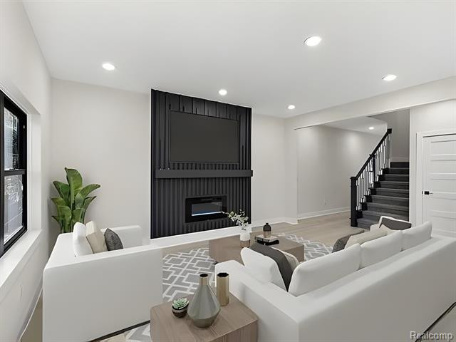 Builiding view five for 920 W Maplehurst, Ferndale, MI. 48220