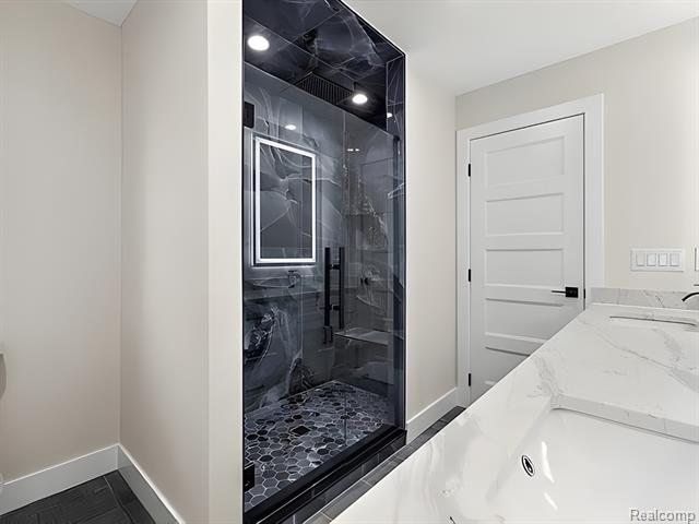 Builiding view four for 920 W Maplehurst, Ferndale, MI. 48220