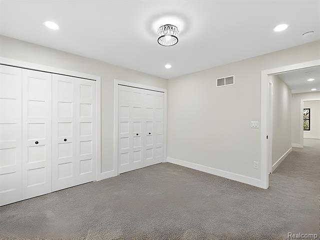 Builiding view six for 920 W Maplehurst, Ferndale, MI. 48220