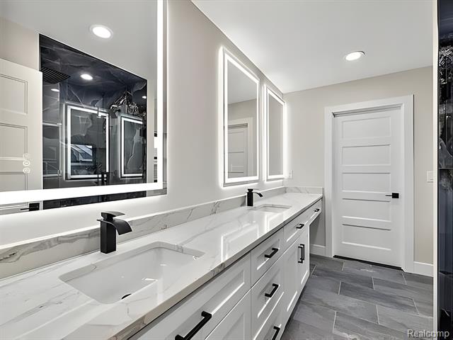 Builiding view two for 920 W Maplehurst, Ferndale, MI. 48220