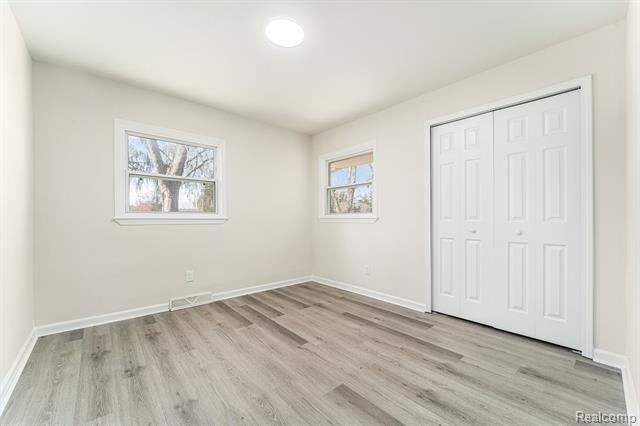 Builiding view fifteen for 24614 Taft, Novi, MI. 48375