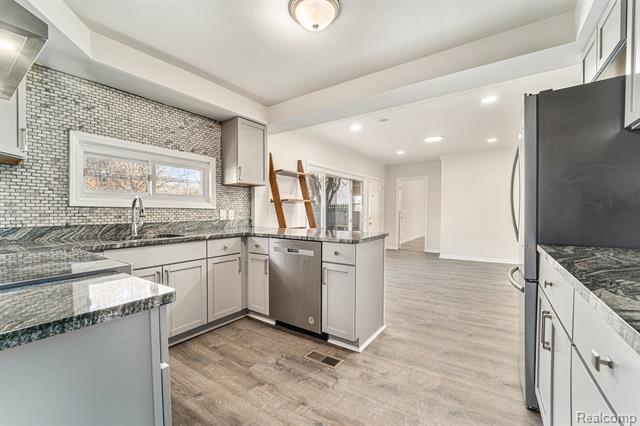 Builiding view nine for 24614 Taft, Novi, MI. 48375