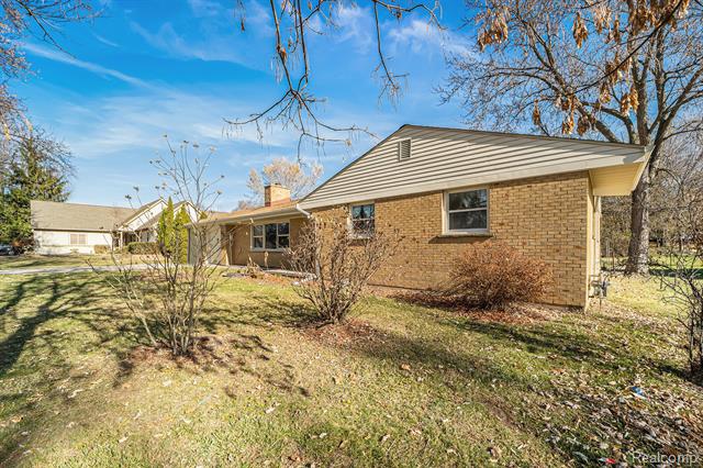 Builiding view twenty three for 24614 Taft, Novi, MI. 48375