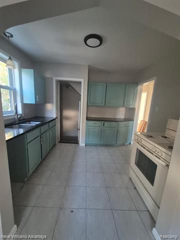 Builiding view two for 20032 Elkhart, Harper Woods, MI. 48225