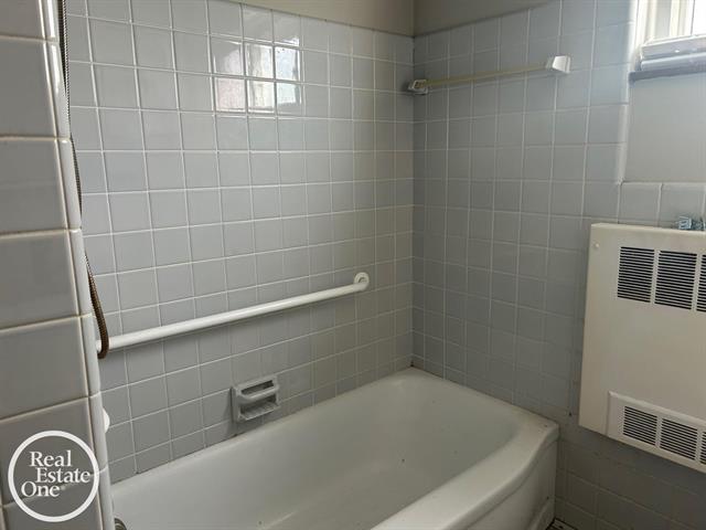 Builiding view fourteen for 17560 Mack, Grosse Pointe, MI. 48230