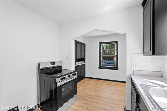 Builiding view eleven for 18580 Washtenaw, Harper Woods, MI. 48225