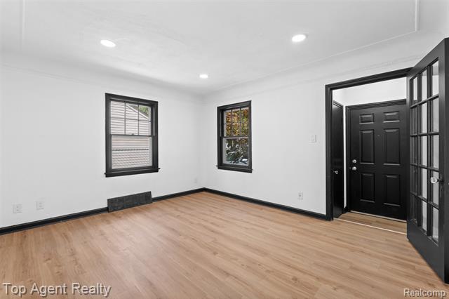 Builiding view four for 18580 Washtenaw, Harper Woods, MI. 48225