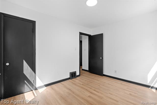 Builiding view fourteen for 18580 Washtenaw, Harper Woods, MI. 48225