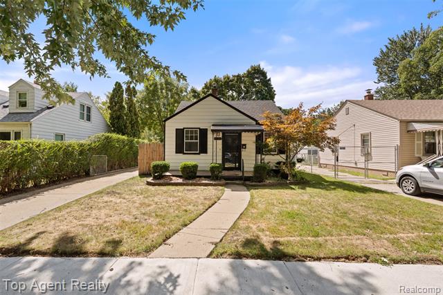 Builiding view one for 18580 Washtenaw, Harper Woods, MI. 48225