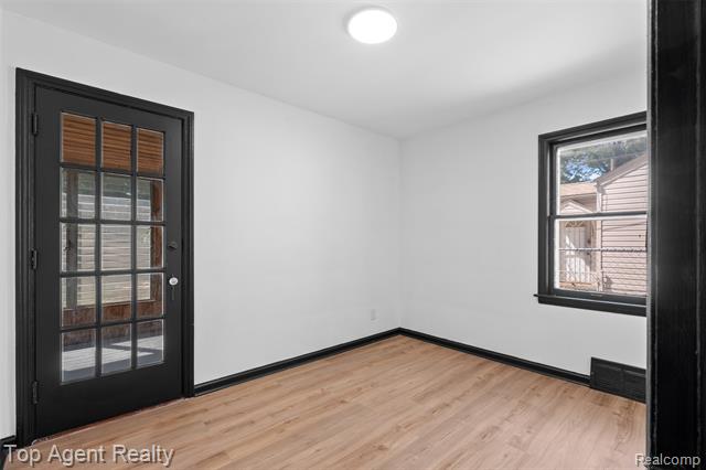 Builiding view sixteen for 18580 Washtenaw, Harper Woods, MI. 48225