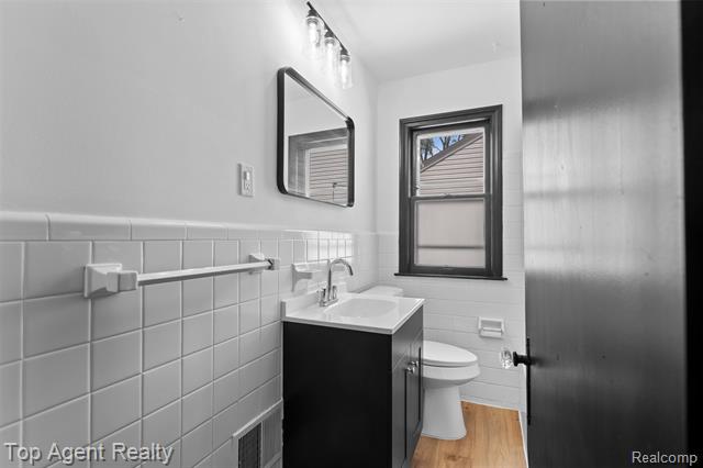 Builiding view twelve for 18580 Washtenaw, Harper Woods, MI. 48225