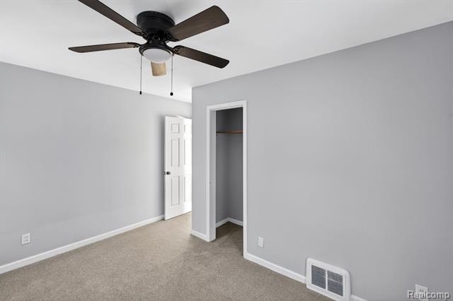 Builiding view eighteen for 18827 Woodside, Harper Woods, MI. 48225