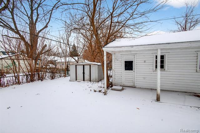 Builiding view four for 18827 Woodside, Harper Woods, MI. 48225