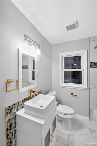 Builiding view fourteen for 18827 Woodside, Harper Woods, MI. 48225