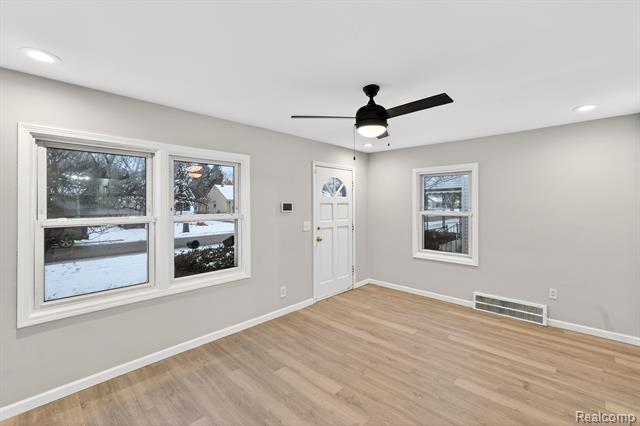 Builiding view nine for 18827 Woodside, Harper Woods, MI. 48225