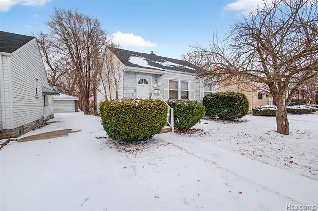 Builiding view one for 18827 Woodside, Harper Woods, MI. 48225