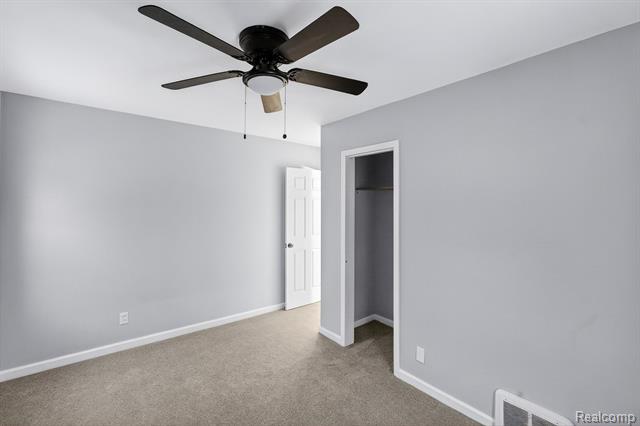 Builiding view seventeen for 18827 Woodside, Harper Woods, MI. 48225