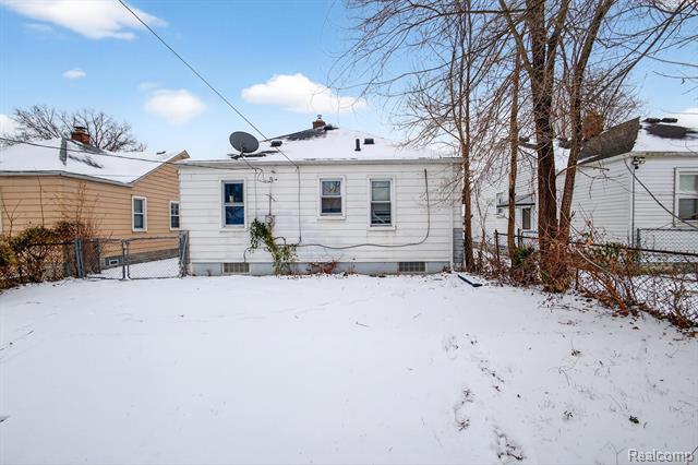 Builiding view six for 18827 Woodside, Harper Woods, MI. 48225