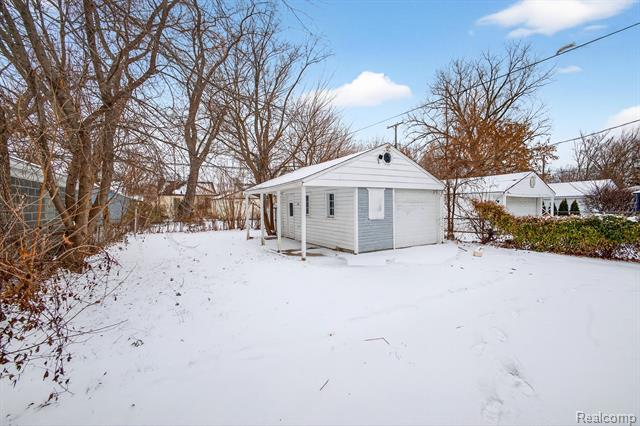 Builiding view thirty five for 18827 Woodside, Harper Woods, MI. 48225