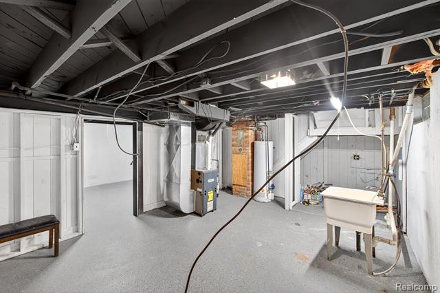 Builiding view thirty one for 18827 Woodside, Harper Woods, MI. 48225