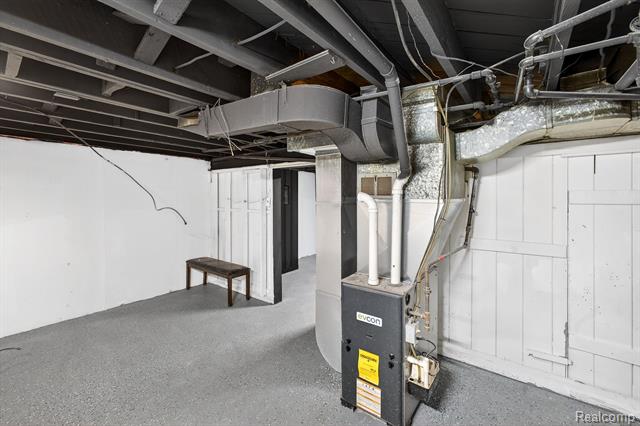 Builiding view thirty two for 18827 Woodside, Harper Woods, MI. 48225