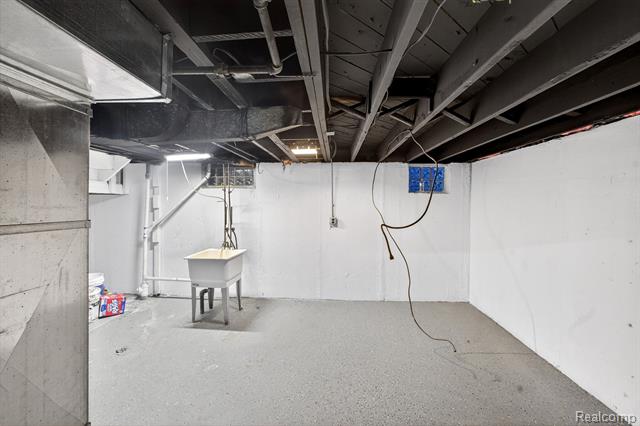 Builiding view thirty for 18827 Woodside, Harper Woods, MI. 48225