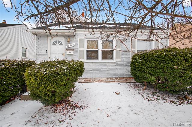 Builiding view three for 18827 Woodside, Harper Woods, MI. 48225