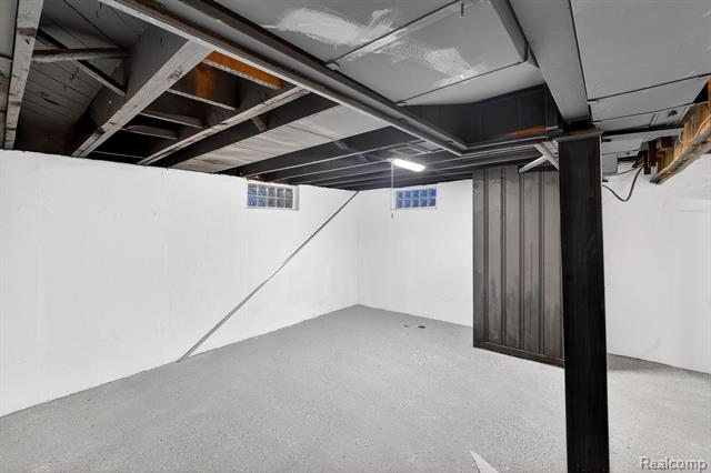 Builiding view twenty five for 18827 Woodside, Harper Woods, MI. 48225