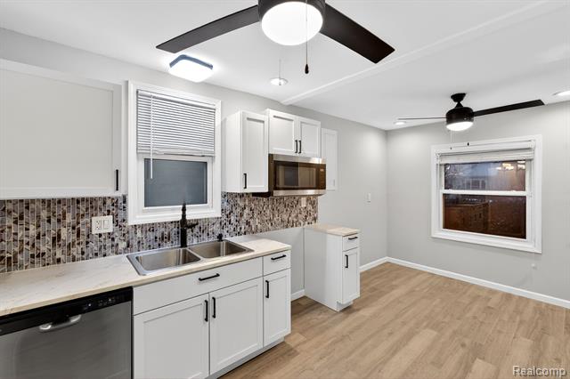 Builiding view twenty one for 18827 Woodside, Harper Woods, MI. 48225