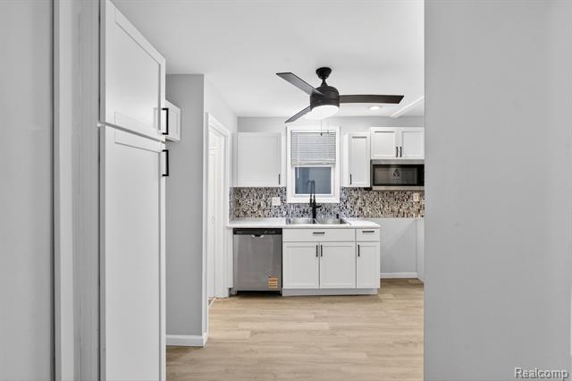 Builiding view twenty for 18827 Woodside, Harper Woods, MI. 48225