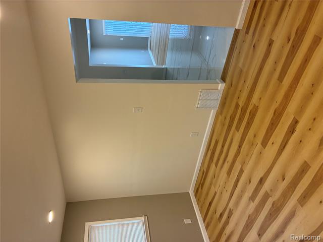 Builiding view eight for 18736 Huntington, Harper Woods, MI. 48225