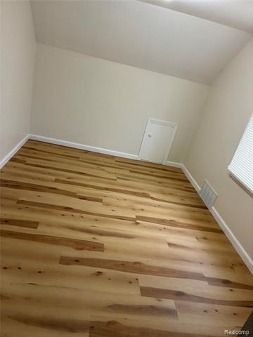 Builiding view fifteen for 18736 Huntington, Harper Woods, MI. 48225