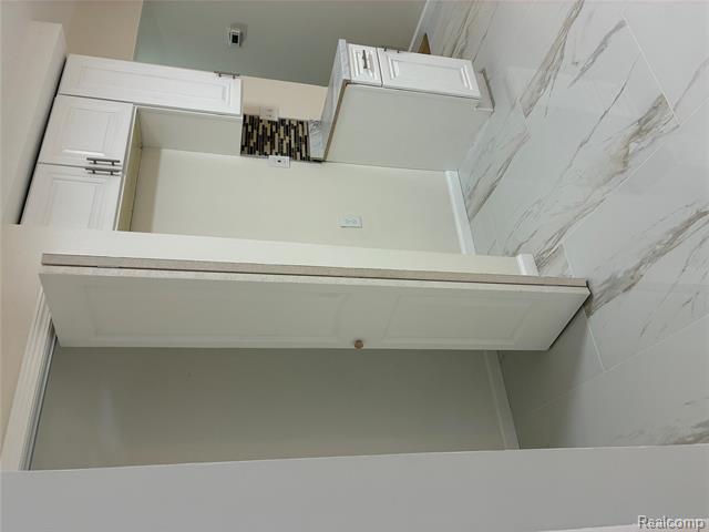 Builiding view five for 18736 Huntington, Harper Woods, MI. 48225