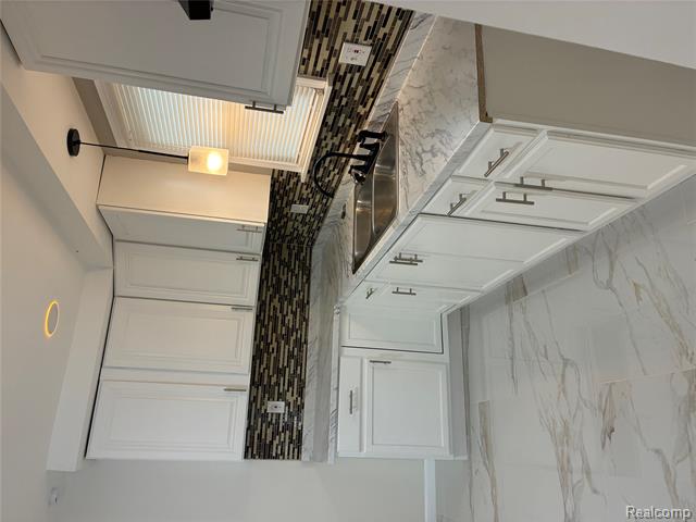 Builiding view four for 18736 Huntington, Harper Woods, MI. 48225