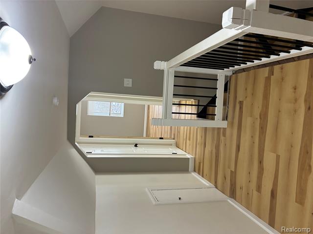 Builiding view nineteen for 18736 Huntington, Harper Woods, MI. 48225