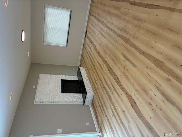 Builiding view six for 18736 Huntington, Harper Woods, MI. 48225