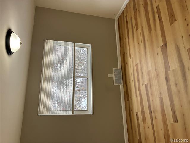 Builiding view sixteen for 18736 Huntington, Harper Woods, MI. 48225