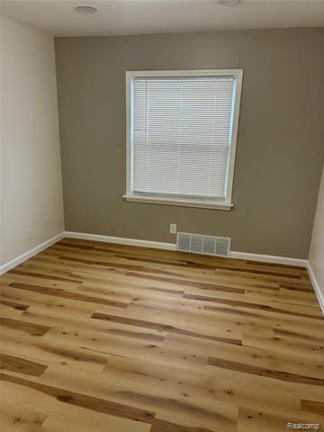 Builiding view thirteen for 18736 Huntington, Harper Woods, MI. 48225