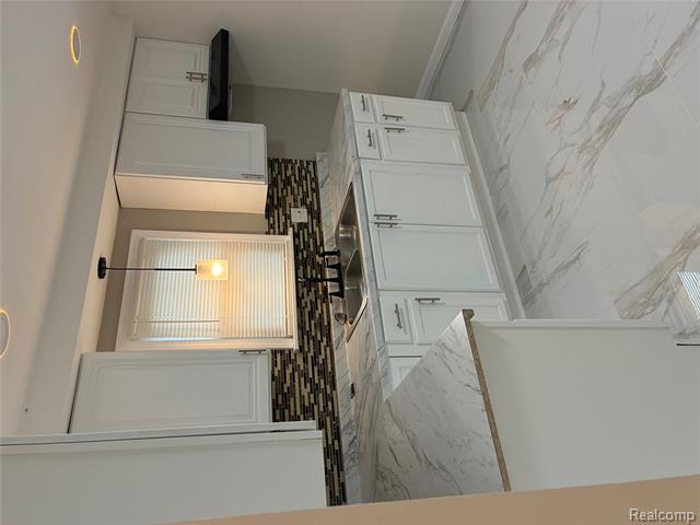 Builiding view three for 18736 Huntington, Harper Woods, MI. 48225