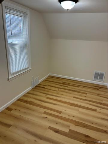 Builiding view twelve for 18736 Huntington, Harper Woods, MI. 48225