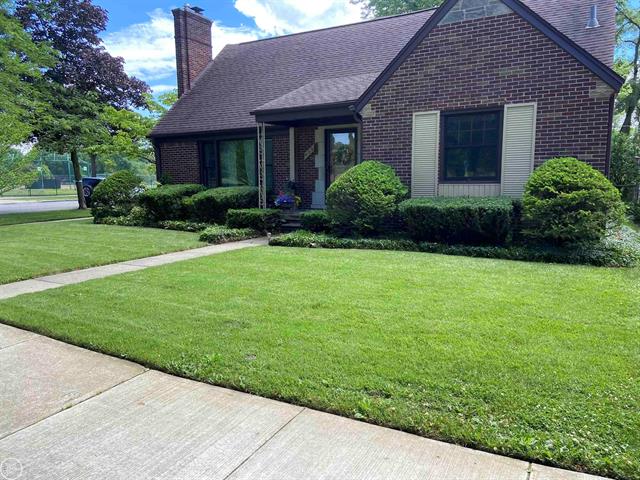 front view for 403 Cloverly Rd, Grosse Pointe, Mi. 48236