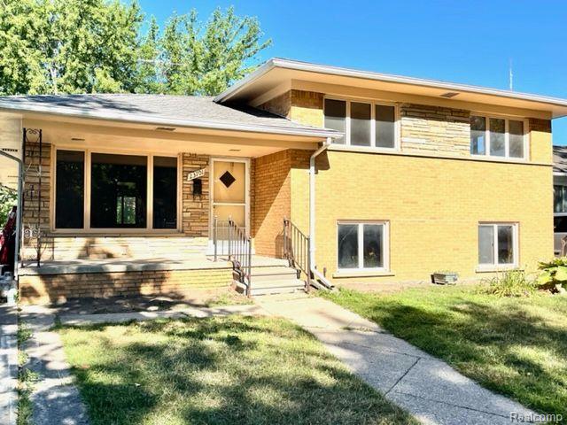 front view for 23701 Marlow Ave, Oak Park, Mi. 48237