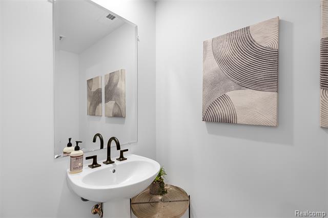 Builiding view ten for 314 N Center, Northville, MI. 48167