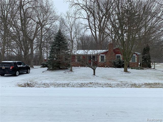 front view for 28427 Mineral Springs Rd, New Boston, Mi. 48164