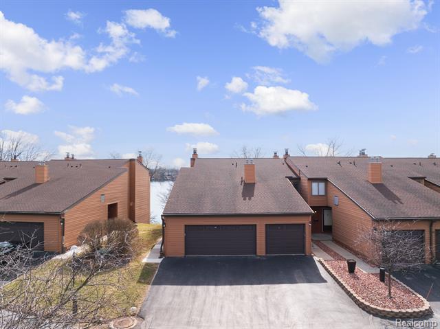 front view for 48041 Bayshore Dr, Belleville, Mi. 48111