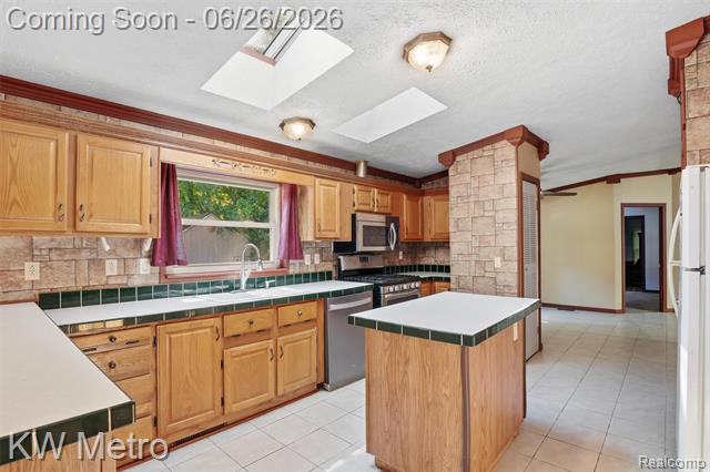 Builiding view eighteen for 22733 Sumpter, Belleville, MI. 48111